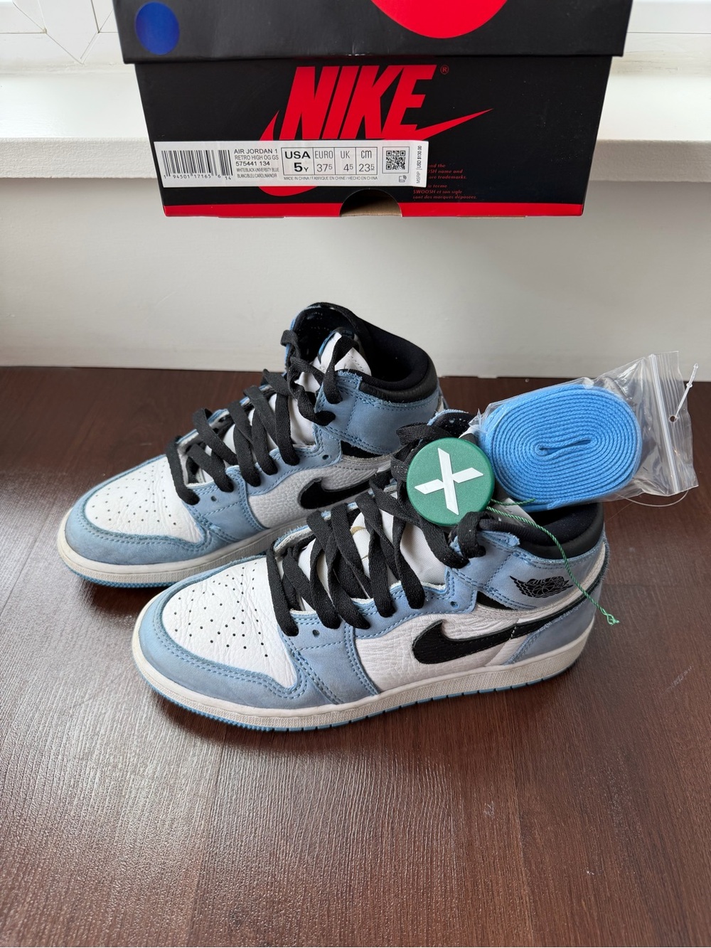 Nike Youth Kids Air Jordan 1 Retro High OG GS White & Light Blue,Extra Laces 5Y